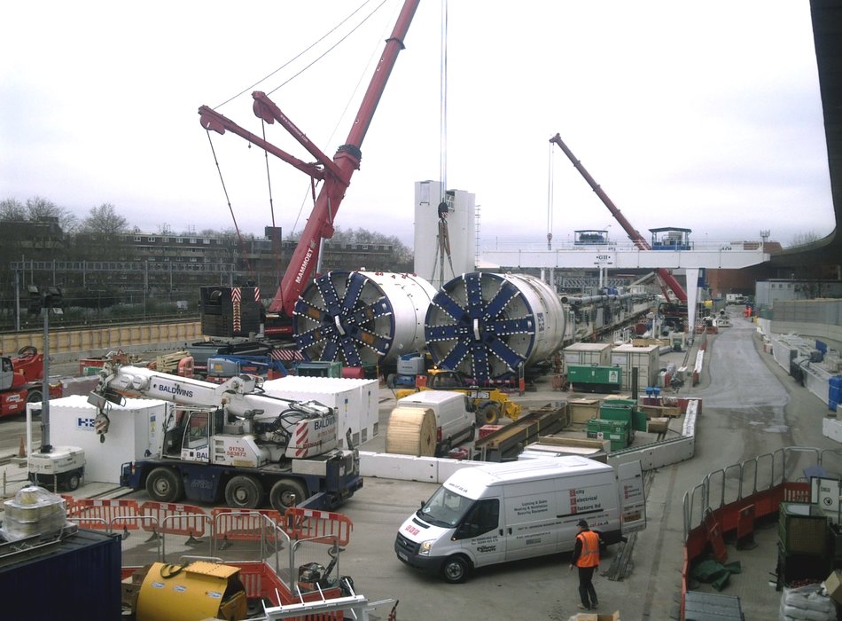 Un nuovo collegamento attraverso il cuore pulsante di Londra  Trasportatori motorizzati per la costruzione di un tunnel di transito rapido nel centro della capitale britannica